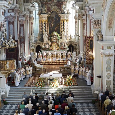 Vertrauen, Nächstenliebe, Glaube Vertrauen, Nächstenliebe, Glaube